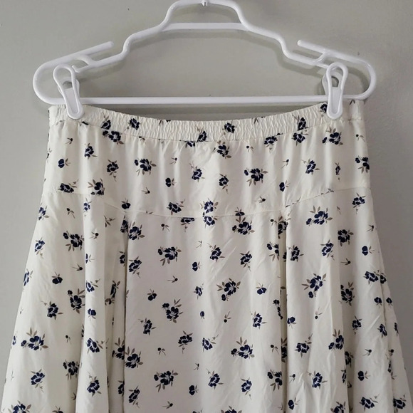 Old Navy Floral Skirt Medium Godet Cream Blue Cottage Prairie Coquette Feminine - Picture 7 of 12